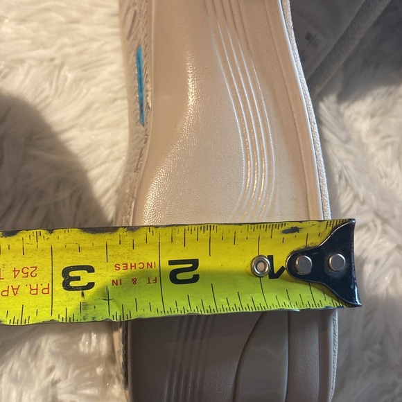 BZees - Picture 6 of 6